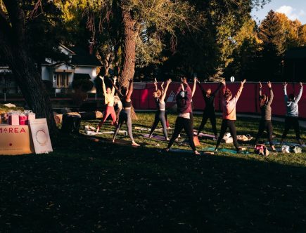 découvrez notre retraite de bien-être, un havre de paix dédié à la relaxation et à la revitalisation de votre esprit et de votre corps. plongez dans des activités apaisantes, des soins spa de qualité et une cuisine saine, tout en vous reconnectant avec la nature. offrez-vous un moment d'évasion et de ressourcement pour un bien-être durable.